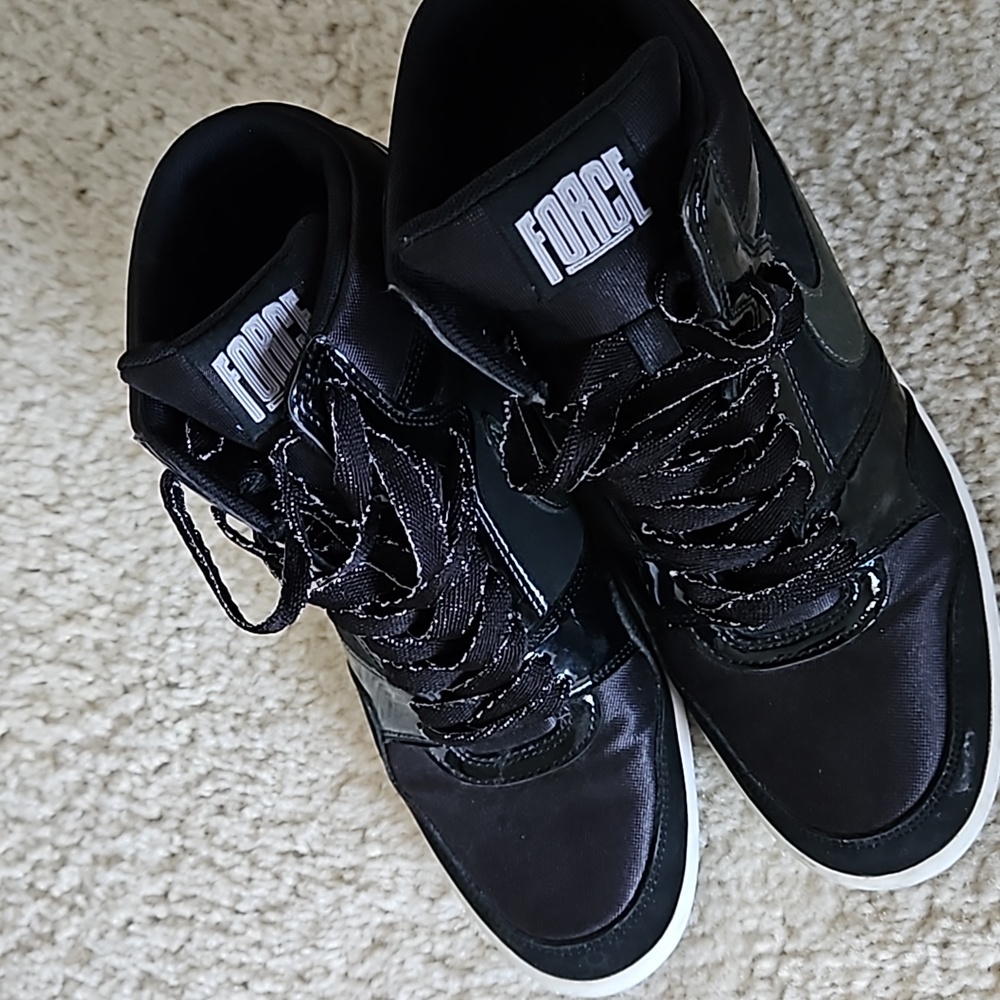 Nwot Nike Force high tops